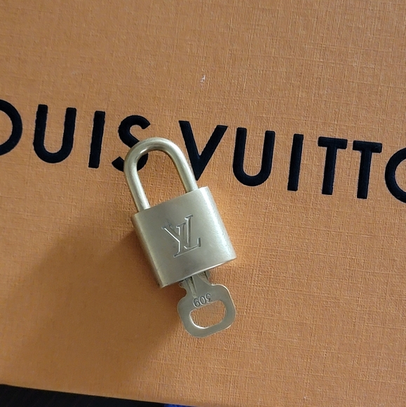 Authentic Louis Vuitton Key and Lock #309🔒🔑 - Picture 1 of 5